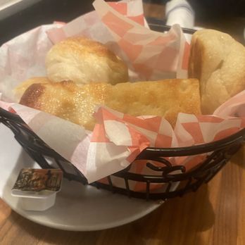 Mamma Santina Pizzeria - Bread basket fresh and warm - Pizza Near Me - Brightwaters, New York Mamma Santina Pizzeria - Bread basket fresh and warm - Pizza Near Me - Brightwaters, New York