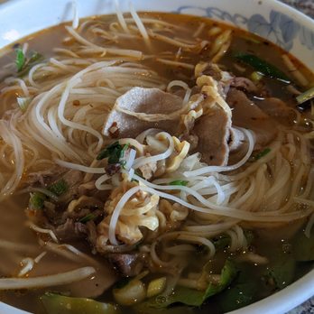Pho Xe Lua - Pho #8 was terrible. No sauces or toppings could make the watery broth flavorful. The steak meat was good, but not the flank or tendon. - Vietnamese Near Me - Sacramento, California