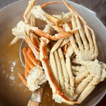 Crab House - crab legs being cooked in a pot - Seafood Near Me - Cedar Rapids, Iowa