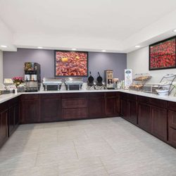 Baymont Inn & Suites by Wyndham - Hammond - Property amenity