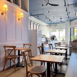 18.5 Gram Coffee - Interior