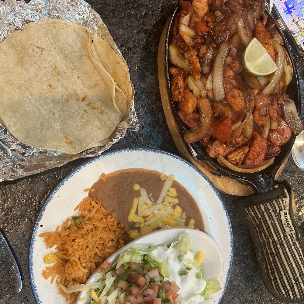 El Sabor Latin Kitchen - Chicken fajitas - Mexican Near Me - Pittsburgh, Pennsylvania