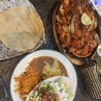 El Sabor Latin Kitchen - Chicken fajitas - Mexican Near Me - Pittsburgh, Pennsylvania