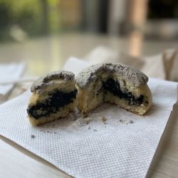 Black sesame pineapple bun