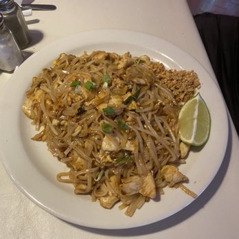 Noy's Bistro - Chicken Pad Thai - Thai Near Me - Universal City, Texas
