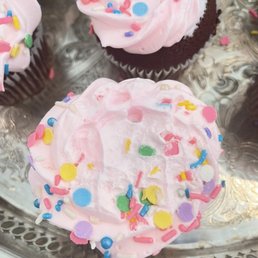 Cupcakes were a good price but mostly smashed Cupcakes were a good price but mostly smashed