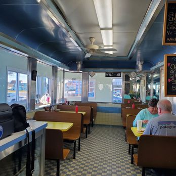 4 Corners Diner - Diners Near Me - Atlantic Beach, North Carolina