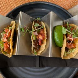 One Flew South - Poke tacos