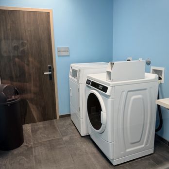 Courtyard by Marriott Houston Intercontinental Airport - Laundry - Hotels Near Me - Houston, Texas