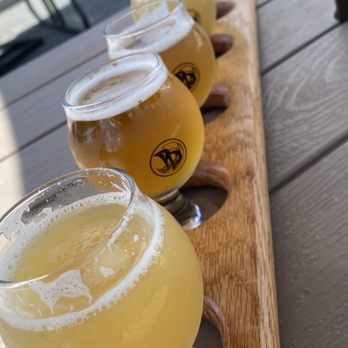 Pipe Dream Brewing - Flight line-up - Brewpubs Near Me - Londonderry, New Hampshire
