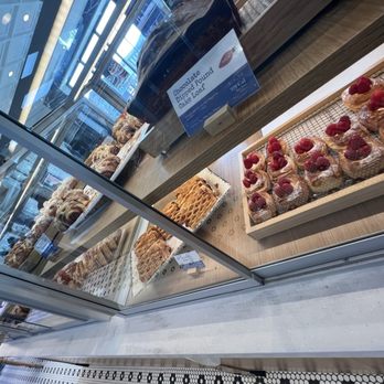 Paris Baguette - Coffee & Tea Near Me - Alexandria, Virginia Paris Baguette - Coffee & Tea Near Me - Alexandria, Virginia