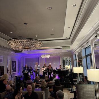 The Carousel Bar & Lounge - Jazz show at the bar - Lounges Near Me - New Orleans, Louisiana The Carousel Bar & Lounge - Jazz show at the bar - Lounges Near Me - New Orleans, Louisiana