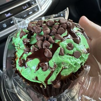 Max's Cakes - Mint n chip - Custom Cakes Near Me - Hayward, California