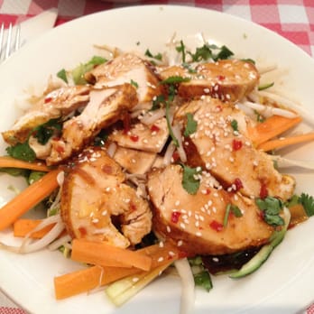 Les Garnements - salade thai au poulet - French Near Me - Paris, 75 Les Garnements - salade thai au poulet - French Near Me - Paris, 75