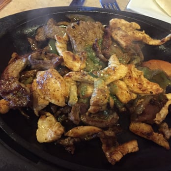 El Loro Mexican Restaurant - Chicken & Beef Fajitas - Mexican Near Me - Chesapeake, Virginia