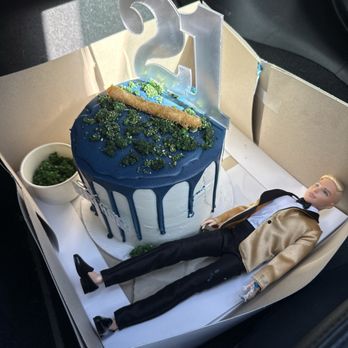 Smallcakes Ahwatukee - This is the cake I picked up for my 21 year old college student. - Cupcakes Near Me - Phoenix, Arizona