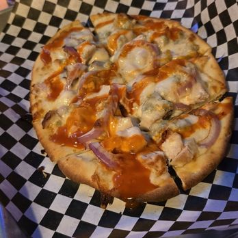 Flying Pig - Buffalo chicken flat bread - Brewpubs Near Me - Everett, Washington