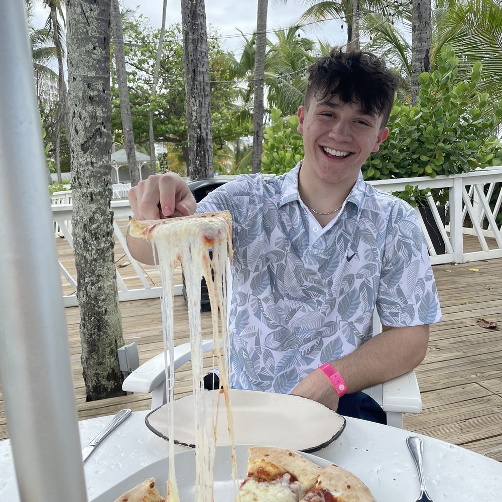 Ocean Breeze - Even the cheesy pizza is good on the upper deck area before our flight - Mediterranean Near Me - Carolina, Puerto Rico Ocean Breeze - Even the cheesy pizza is good on the upper deck area before our flight - Mediterranean Near Me - Carolina, Puerto Rico