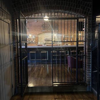 The PA Market - Tavern Entrance - Cocktail Bars Near Me - Pittsburgh, Pennsylvania