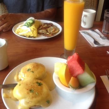 Broken Yolk Cafe - Delicious Eggs Benedict!!! - Breakfast & Brunch Near Me - Oceanside, California