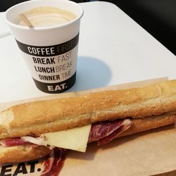 Eat. - Cafe con leche (2,95 €), Baguette Jamon Iberico y queso (8,50 €)