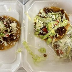 Las Rocas - Tostada de Carne (Beef)