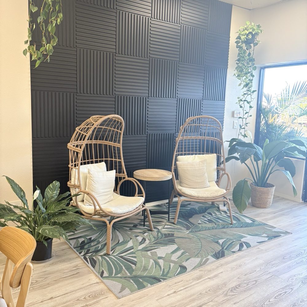 Crave Cafe - Cute lounge area at the front of the cafe - Coffee & Tea Near Me - Kailua-Kona, Hawaii Crave Cafe - Cute lounge area at the front of the cafe - Coffee & Tea Near Me - Kailua-Kona, Hawaii