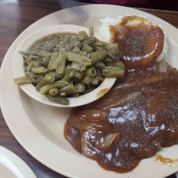 Logan's Diner - Salisbury steak with onions, mashed potatoes and green beans - Diners Near Me - Emporia, Virginia Logan's Diner - Salisbury steak with onions, mashed potatoes and green beans - Diners Near Me - Emporia, Virginia