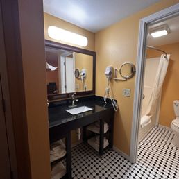 Bathroom area. No hot water my first night tho Bathroom area. No hot water my first night tho