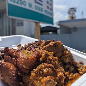 El Kiosko Latin Cafe - Chicken Fricasse, Monday special $11.99 - Cuban Near Me - North Miami, Florida El Kiosko Latin Cafe - Chicken Fricasse, Monday special $11.99 - Cuban Near Me - North Miami, Florida