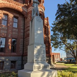 Ellis County Confederate Monument - Ellis County Confederate Monument on the courthouse grounds