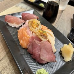 Black Sushi House - Toro, salmon, scallops. Sashimi & nigiri. THE BEST!!! A must if you are in ogunquit.