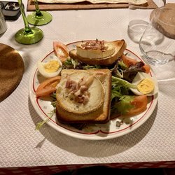 Le Baeckeoffe d'Alsace - Warm goat cheese salad