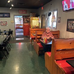 Rookies Sports Grill - Dining room