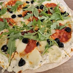 Gember - There chorizo pizza