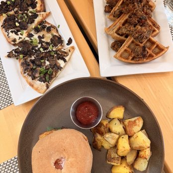 Christopher's Kitchen - Chicken & Waffles - Vegan Near Me - Palm Beach Gardens, Florida