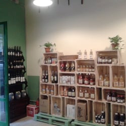 Celler dels Molers - No todo es cerveza, también tienen vinos, zumos, olivas, aceite...