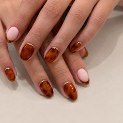 Nail of the Day - Golden hour at your fingertips! Rich amber tortoiseshell, delicate gold accents, and glossy nude French tips. Fall nail perfection.