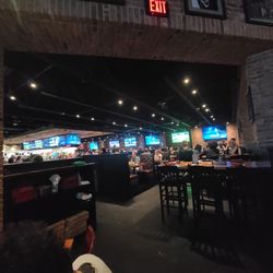 Tommy's Tavern + Tap - Bar