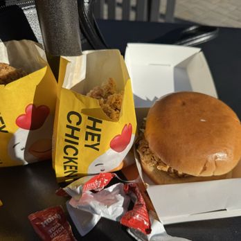Hey Chicken - Spicy chicken sandwich. Chicken wings. Popcorn chicken. All crispy. Sandwich was juicy. - Chicken Wings Near Me - San Jose, California