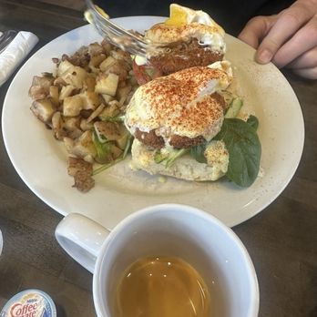 The Mimosa House - Crab eggs Benedict - Breakfast & Brunch Near Me - Gold River, California