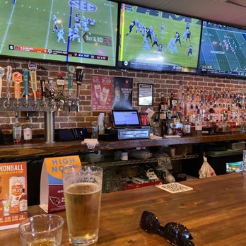 Philly's Sports Grill - Nobody behind the bar, lol!!! Good luck! - American Near Me - Tempe, Arizona