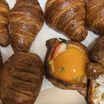 Le Hérisson - Plain croissants, chocolate croissants , peach danish, pear danish, tropical danish - Cafes Near Me - Simi Valley, California Le Hérisson - Plain croissants, chocolate croissants , peach danish, pear danish, tropical danish - Cafes Near Me - Simi Valley, California