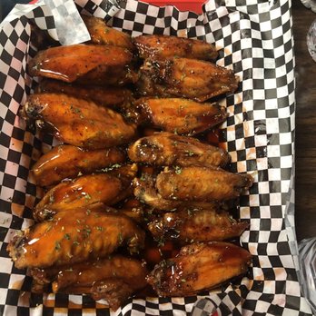 Valley Wings - Yup, all flats extra crispy! That's how pros do it! - Chicken Wings Near Me - Phoenix, Arizona Valley Wings - Yup, all flats extra crispy! That's how pros do it! - Chicken Wings Near Me - Phoenix, Arizona