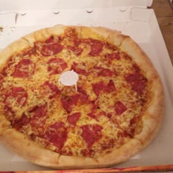 New Yorker's Pizza - Die große pizza mit scharfer salami.