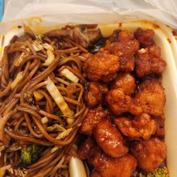 China Garden - General's Tso Chicken extra spicy w/ side of veggie lo mein