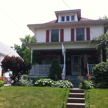 Strathaird Inn - Bed & Breakfast Near Me - Niagara Falls, Ontario Strathaird Inn - Bed & Breakfast Near Me - Niagara Falls, Ontario