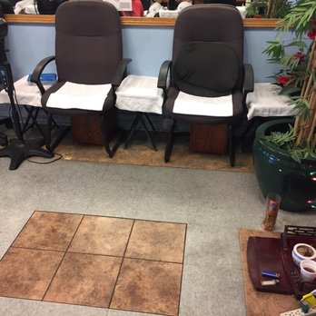Nail Studio - Waiting seats. - Nail Salons Near Me - Pasadena, California