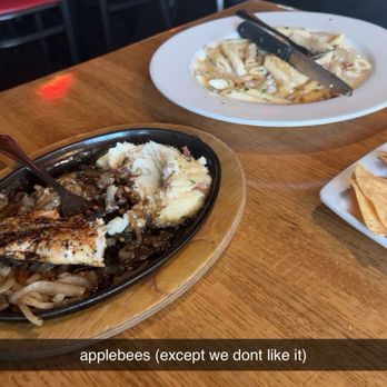 Applebee's Grill + Bar - Sports Bars Near Me - Turlock, California