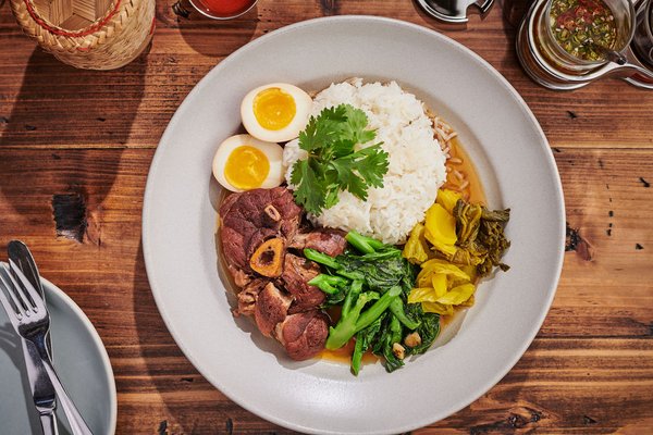 Khom Loi by null